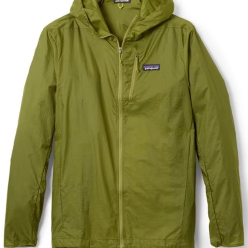Patagonia Green Windbreaker with Hood and Water-Resistant Fabric